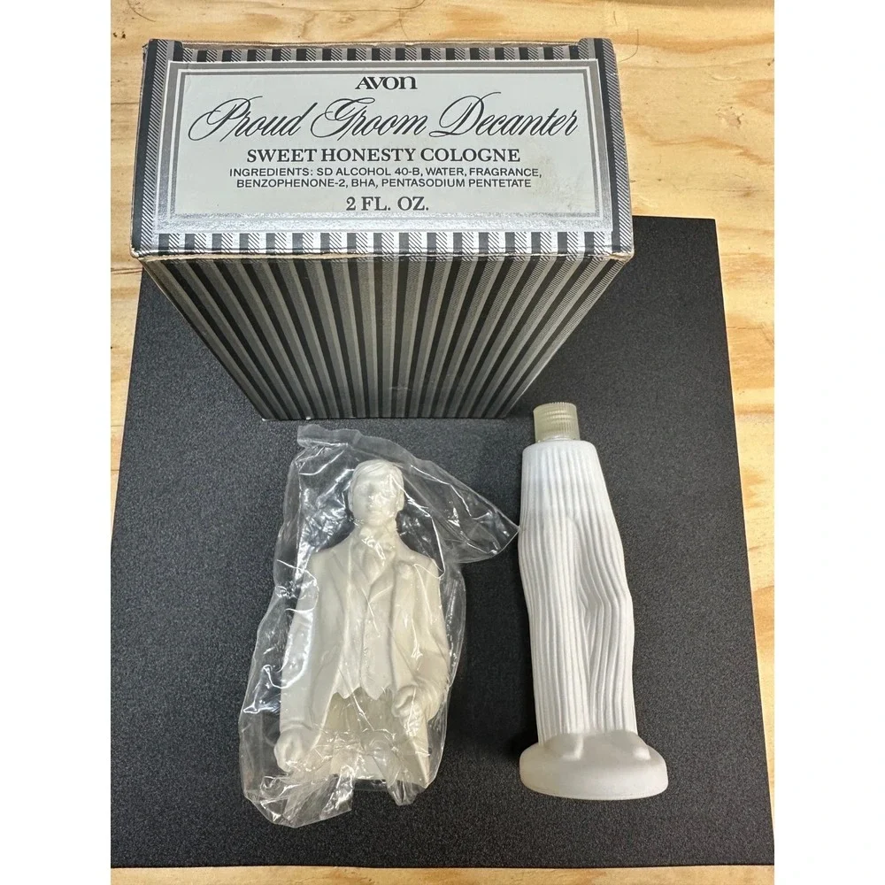 Avon Proud Groom‎ Decanter Sweet Honesty Cologne w/ Box Vintage 2 oz NOS